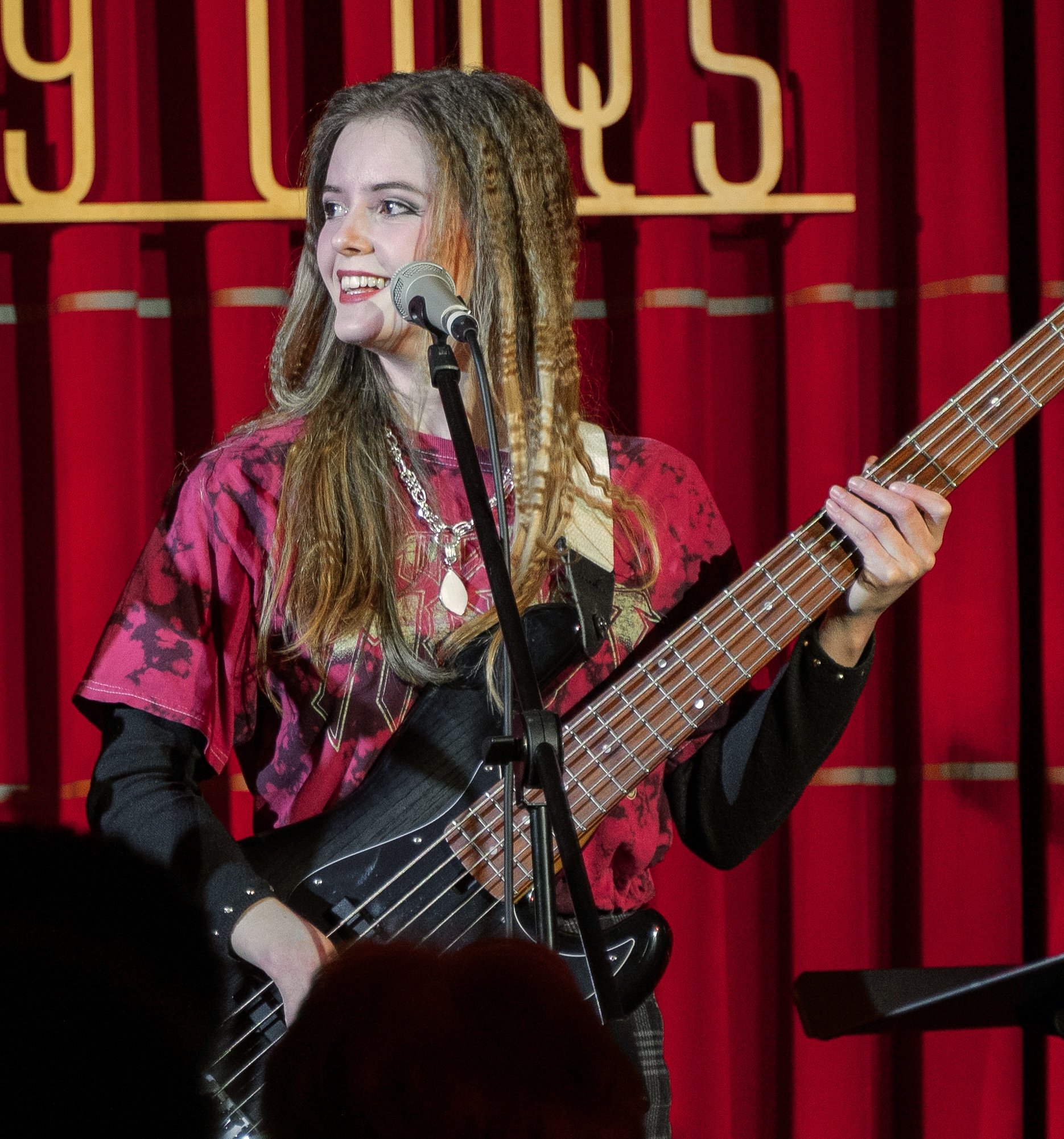 Eleanor grant onstage playing an Overwater Bass Guitar