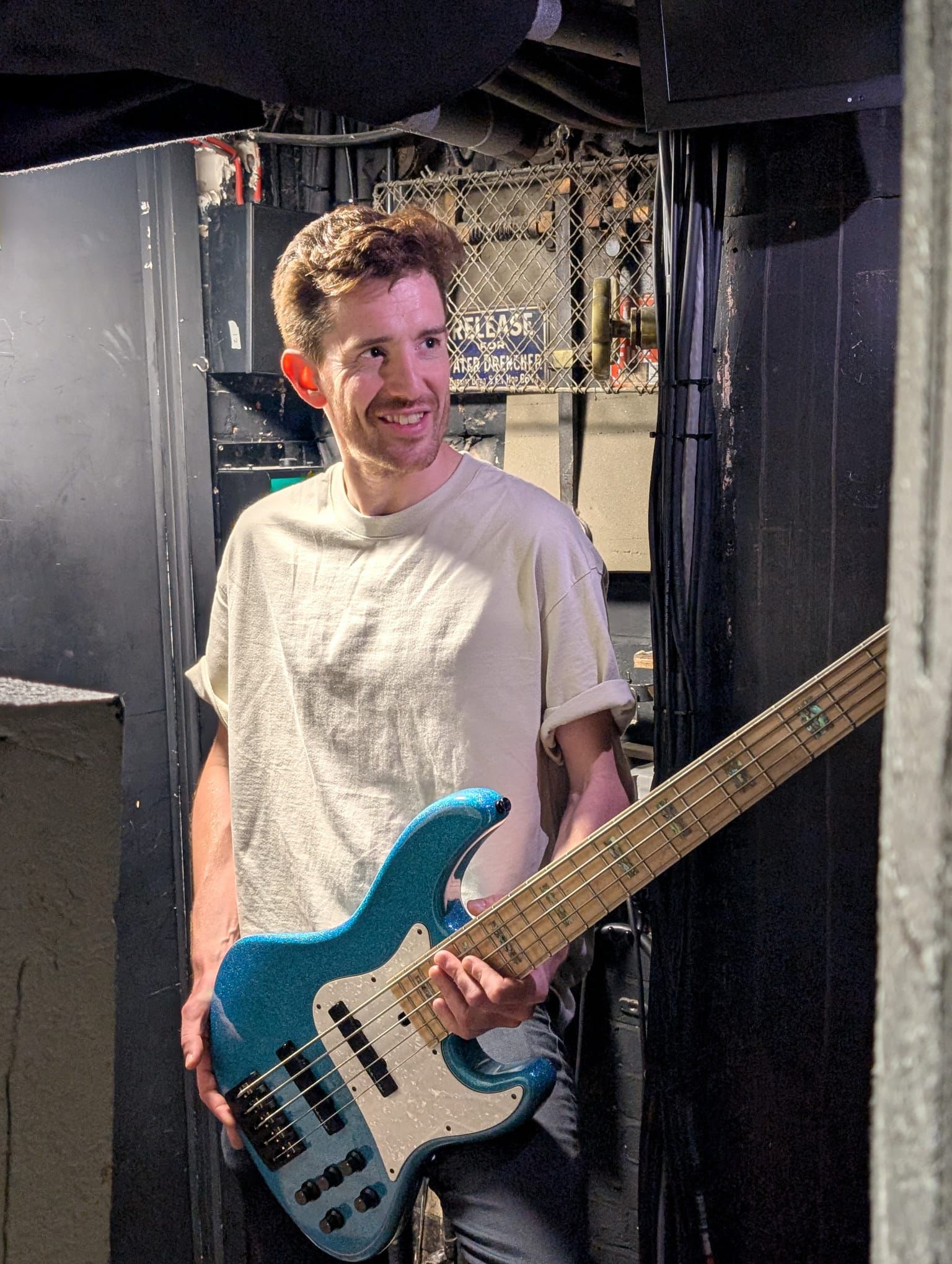 SamE3 dayna fisher playing bass with jess glynne